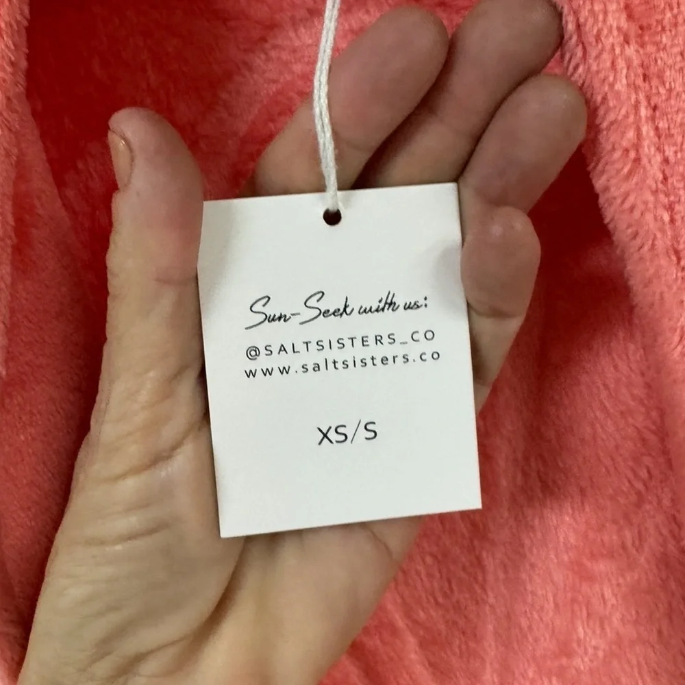 Salt Sisters Plush Shell Robe. - Picture 7 of 10